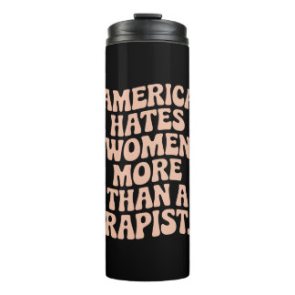 Anti Trump Anti MAGA protest feministische activis Thermosbeker