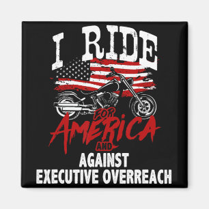 Anti-Trump-biker verzet zich tegen overdaad van le Magneet
