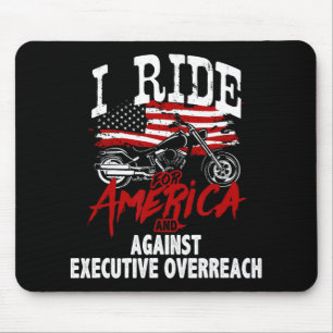Anti-Trump-biker verzet zich tegen overdaad van le Muismat