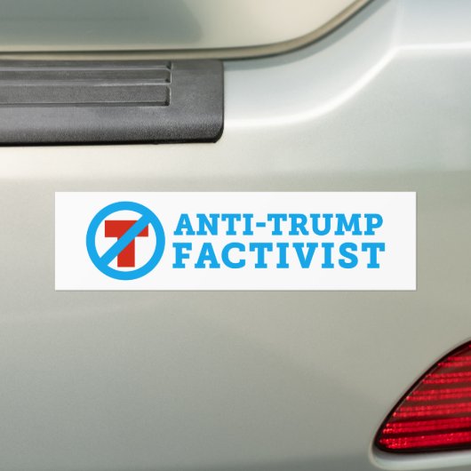 Anti-Trump FACTivist Bumpersticker (Op auto)
