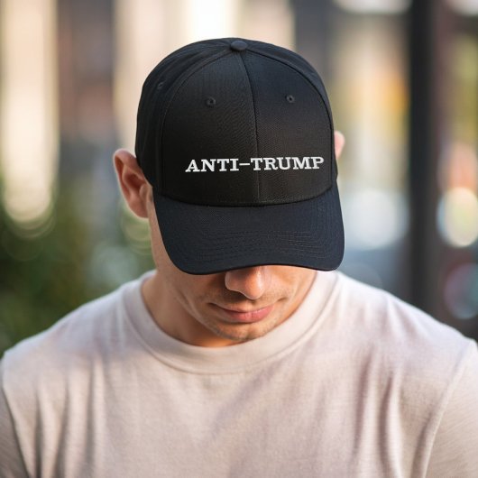 Anti Trump Geborduurde Pet