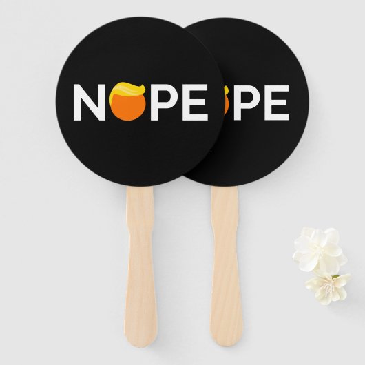 Anti-Trump - Nope Edition Handwaaier (Voorkant en achterkant)