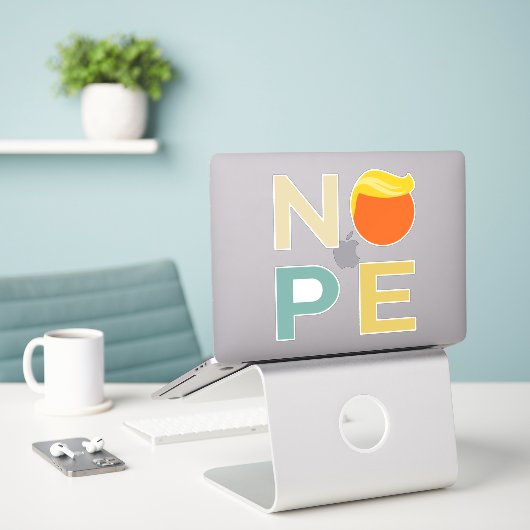 Anti-Trump - Nope Edition III Sticker (Laptop op bureau)