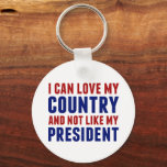 Anti Trump patriottisch niet mijn President Sleutelhanger<br><div class="desc">Ik kan van mijn land houden en niet van mijn president. Een echte Amerikaanse patriot zijn betekent Amerika leuk vinden en het beste voor zijn mensen willen,  of je nu anti Donald Trump of Joe Biden bent. Een patriottische sleutelhanger voor een democraat.</div>