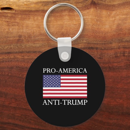 Anti-Trump Shirt - Amerikaanse vlag verzet zich Sleutelhanger (Voorkant)