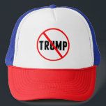 Anti-Trump Simple Red Circle X Politiek Trucker Pet<br><div class="desc">Trump met een rode cirkel en een strikethrough zijn naam. Verdeel overal antiDonald Trump-petten om Amerikanen ertoe te bewegen hem voor verraad aan te klagen en te veroordelen. Voor alle Amerikanen tegen Donald Trump,  Democraten en Republikeinen.</div>