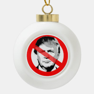 Anti Trump stak zijn gezicht uit Keramische Bal Ornament