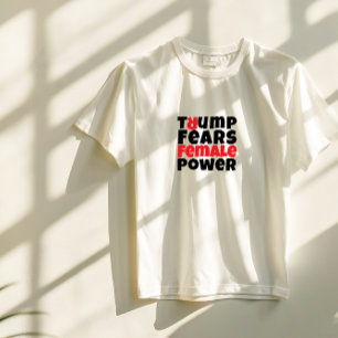 Anti-Trump studentenprotest slogan rood wit T-shirt