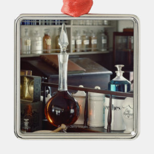 Antiek apotheekflesjes metalen ornament