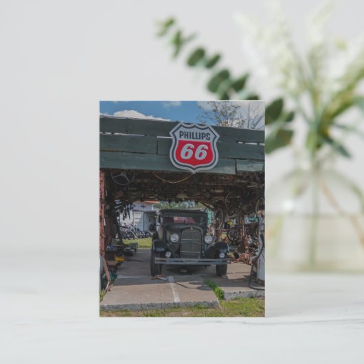 Antiek auto en pomp briefkaart (Staand voorkant)