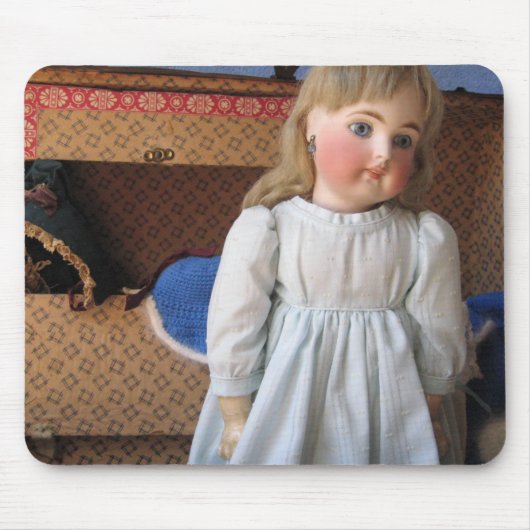Antiek Belton Doll met Trousseau Mousepad Muismat (Voorkant)