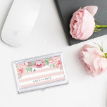 Antiek Blush Peony & Pink Stripe Visitekaarthouder<br><div class="desc">Elegant en vrouwelijk visitekaartje hoesje in de roze pastelstrepen van de kikkervissenlaag is voorzien van een blauw en sage waterverf pony's die van bovenaf bloeien. Personaliseer u met jouw naam,  monogram of bedrijfsnaam in moderne,  niet-zwarte letters.</div>