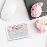Antiek Blush Pink Peony Visitekaarthouder<br><div class="desc">Elegant en vrouwelijk visitekaartje hoesje in de steenpastelgroen van de kajuitpastei is voorzien van een blauw roze waterverf pony-bloemen die van bovenaf bloeien. Personaliseer u met jouw naam,  monogram of bedrijfsnaam in moderne,  niet-zwarte letters.</div>