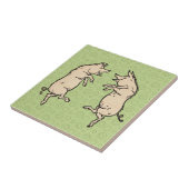 Antiek Dansende Varkens: grillige  Piggy Jig Tegeltje (Zijkant)