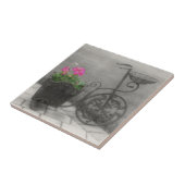 Antiek fiets en bloemen in zwart-wit tegeltje (Zijkant)