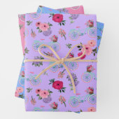 Antiek fietsen met bloemen in manden inpakpapier vel (In situ)