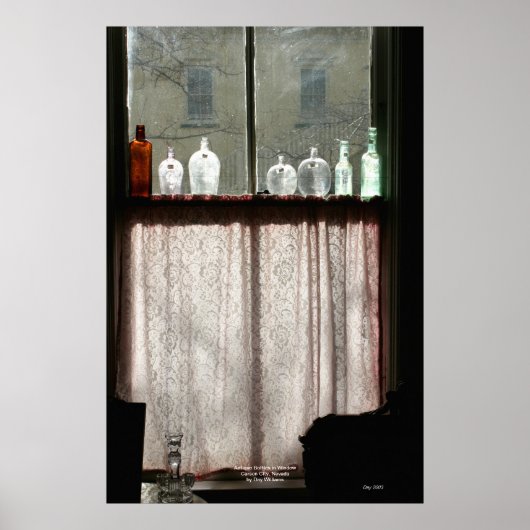 Antiek flessen in Window, Carson City, Nevada Poster (Voorkant)