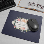 Antiek Floral Logo | Blush & Navy Muismat<br><div class="desc">Het elegante florale logo mousepad-ontwerp is voorzien van jouw naam en/of handelsnaam die is omgeven door een rand van bloemen in de waterverf van de spoelroze,  sage-groen,  perzik en crème,  tegen een contrasterende donkerblauwe achtergrond.</div>