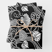 Antiek Floral Pattern Black op White Inpakpapier Vel (In situ)
