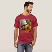 Antiek honkballen op een tafel met een modelvaartu t-shirt (Voorkant volledig)