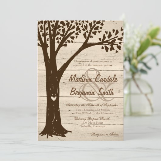 Antiek Hout Carved Heart Tree Wedding Invites Kaart (Staand voorkant)