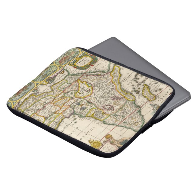Antiek kaart van Afrika door Hondius en Jansson Laptop Sleeve (Voorkant top)