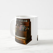 Antiek kassa,  detailhandel koffiemok (Voorkant links)