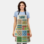 Antiek Kleurrijke Patchwork Custom Monogram Naam Schort (Gedragen)