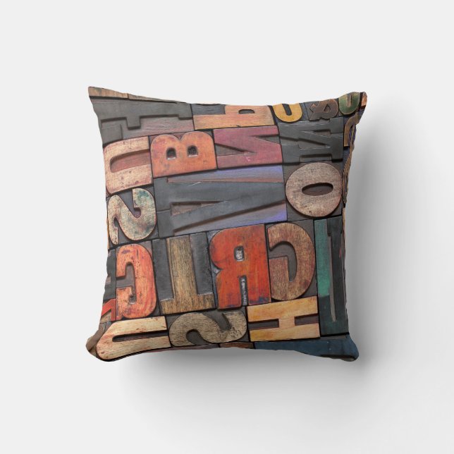 antiek letterdruk en blokken met kleurinktpatroon kussen (Voorkant)