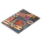 antiek letterdruk en blokken met kleurinktpatroon notitieboek (Linkerzijde)