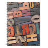 antiek letterdruk en blokken met kleurinktpatroon notitieboek (Voorkant)