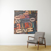 antiek letterdruk en blokken met kleurinktpatroon wandkleed (In situ)