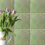 Antiek , lichtgroen en beige tegeltje<br><div class="desc">Antiek  decoratieve tegel in de vorm van een decoratief ontwerp in lichtgroen en beige.</div>