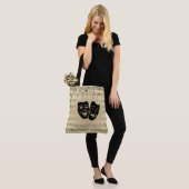 Antiek muziek- en theatermaskers tote bag (Op model)