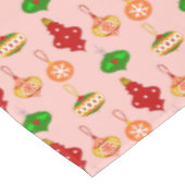 Antiek Ornament Patroon in rood, groen en roze Tafelkleed (Gekanteld)