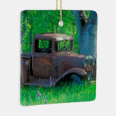 Antiek overbelaste vrachtwagen in een weide keramisch ornament (Rechts)