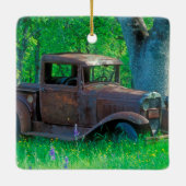 Antiek overbelaste vrachtwagen in een weide keramisch ornament (Achterkant)