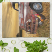 Antiek Rode Vrachtwagen Haan Boerderij Veld Zonson Theedoek (Gevouwen)