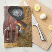 Antiek Rode Vrachtwagen Haan Boerderij Veld Zonson Theedoek (Quarter Fold)