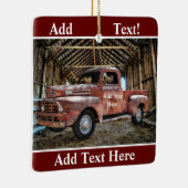 Antiek rode vrachtwagen in bijtende schuur keramisch ornament (Rechts)