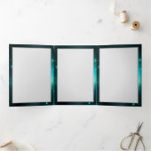 Antiek Skeleton Keys op groene achtergrond Drieluik Uitnodiging (Binnen)