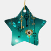 Antiek Skeleton Keys op groene achtergrond Keramisch Ornament (Voorkant)