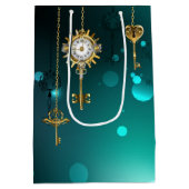 Antiek Skeleton Keys op groene achtergrond Medium Cadeauzakje (Achterkant)