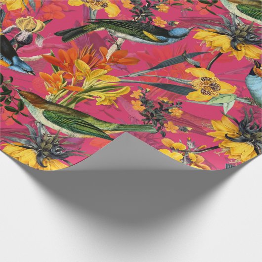 Antiek vogels en bloemen patroon op roze cadeaupapier (Hoek)