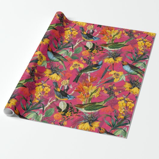 Antiek vogels en bloemen patroon op roze cadeaupapier (Uitgerold)