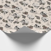 Antiek witte gotische schedels en Rozen Halloween Cadeaupapier (Hoek)