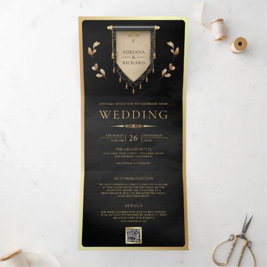 Antiek Zwart Goud Scroll Middeleeuwse Bruiloft Drieluik Uitnodiging (Binnen)