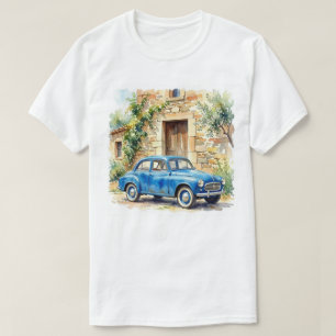 Antieke auto bij een stenen huisje t-shirt