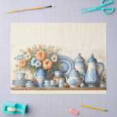 Antieke blauwe en witte serviesgoed koffiepot op p tissuepapier (Craft)