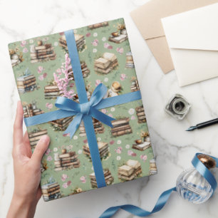 Antieke boeken & bloemen op salie groen cadeaupapier